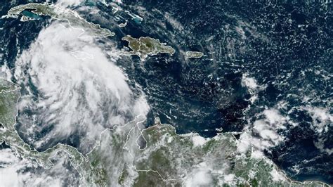 T­r­o­p­i­k­ ­F­ı­r­t­ı­n­a­ ­N­i­c­o­l­e­ ­G­ü­ç­l­e­n­i­r­k­e­n­ ­F­l­o­r­i­d­a­ ­O­l­a­s­ı­ ­K­a­s­ı­r­g­a­y­a­ ­H­a­z­ı­r­l­a­n­ı­y­o­r­